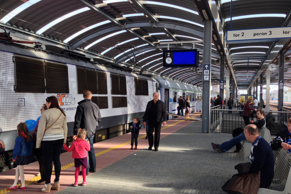 PKP Intercity: W wagonach WARS posiłki tylko na wynos. fot. PTWP PKP Intercity: W wagonach WARS posiłki tylko na wynos