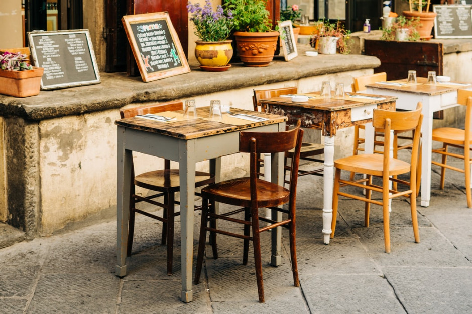 Od poniedziałku we Wloszech restauracje mogą być czynne tylko do godziny 18.00