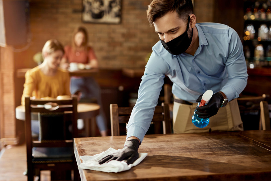 Między marcem, a wrześniem przybyło 198 zadłużonych restauratorów fot. Shutterstock BIG InfoMonitor: prawie 696 mln zł wynoszą zaległości firm gastronomicznych