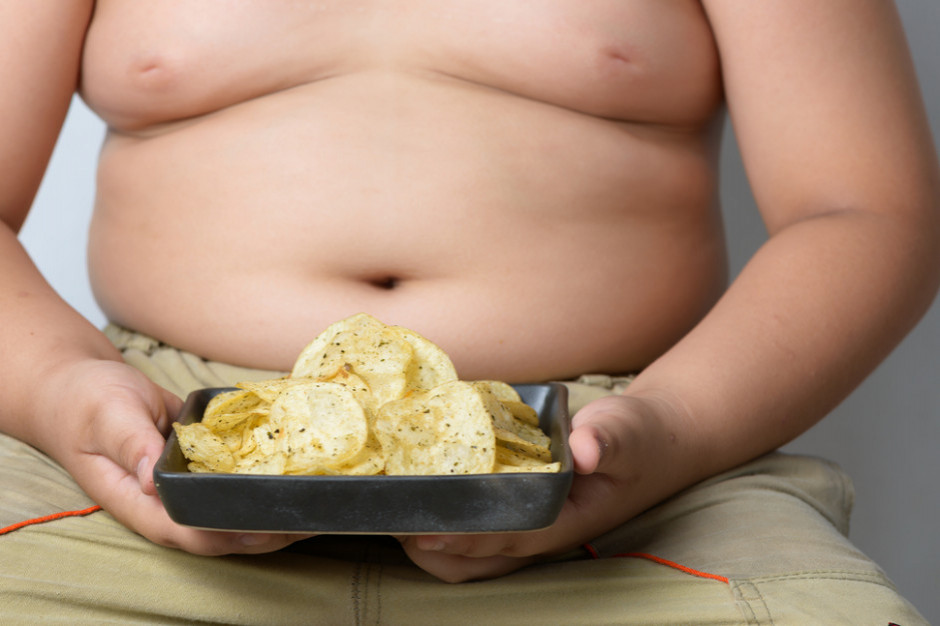 Ekspert: Przyczyną nadwagi u dzieci jest m.in. nieregularność w spożywaniu posiłków i najadanie się na noc