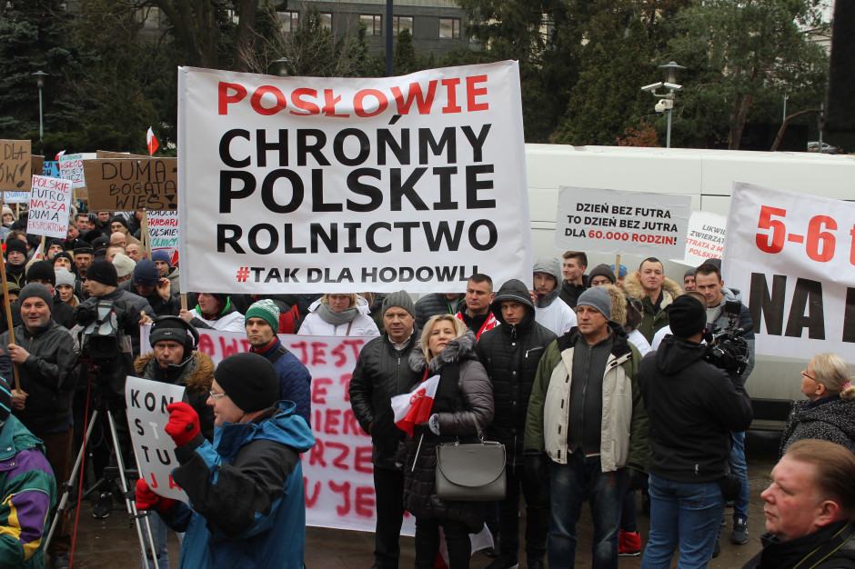 W Warszawie ruszył kolejny protest rolników przeciwko nowelizacji ustawy o ochronie zwierząt. fot. farmer W Warszawie ruszył kolejny protest rolników przeciwko nowelizacji ustawy o ochronie zwierząt