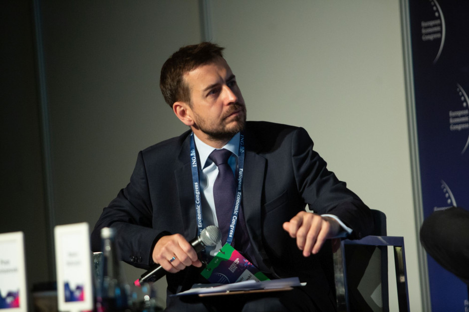 Piotr Staniszewski: Przyjęte przez rząd rozwiązanie, zastosowane już w ramach wiosennego lockdownu, budziło i nadal budzi daleko idące wątpliwości pod względem zgodności z Konstytucją Rzeczpospolitej. fot. PTWP PRCH: Rządowe ograniczenia dla handlu mogą być niezgodne z konstytucją