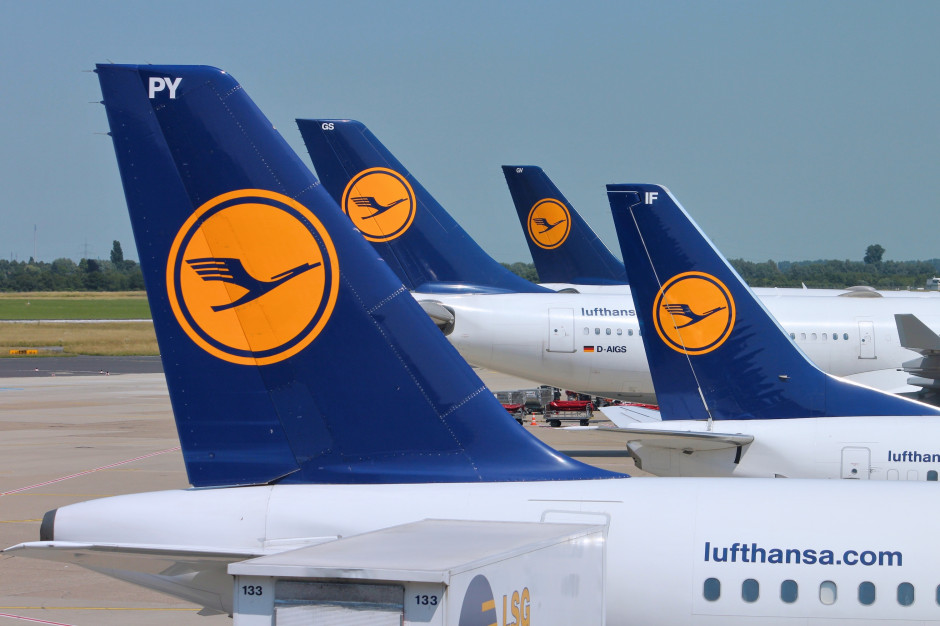 Lufthansa rezygnuje z darmowego cateringu na europejskich trasach. fot. shutterstock Lufthansa rezygnuje z darmowego cateringu na europejskich trasach