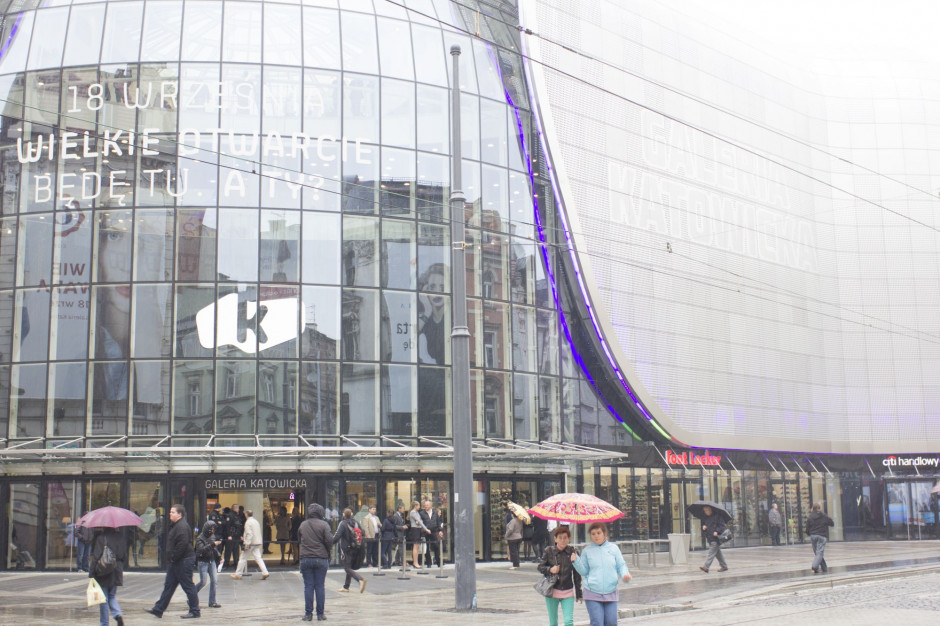 Liczba klientów w centrach handlowych podczas Black Friday w tym roku była niższa o blisko jedną czwartą w porównaniu z ub.r. fot. PTWP Ekspert: Duże spadki odwiedzin w centrach handlowych w Czarny Piątek