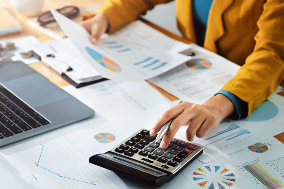 Wpływy z podatku od sprzedaży detalicznej sięgną w 2021 r. ok. 1,5 mld zł fot. Shutterstock Minister Kościński: podatek handlowy wyrówna szanse między dużymi dyskontami a polskimi sklepami
