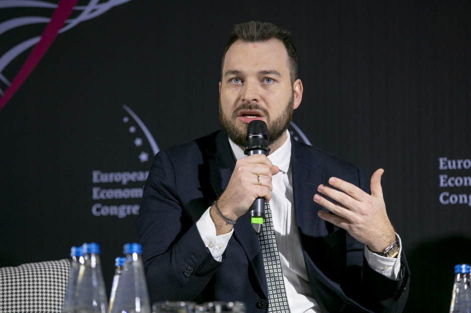 Prognozy gospodarcze dla Polski będą rewidowane w górę - powiedział PAP dyrektor Polskiego Instytutu Ekonomicznego Piotr Arak. fot. PTWP Dyrektor PIE: W kolejnych latach Polska ma szansę rozwijać się szybciej niż reszta Europy