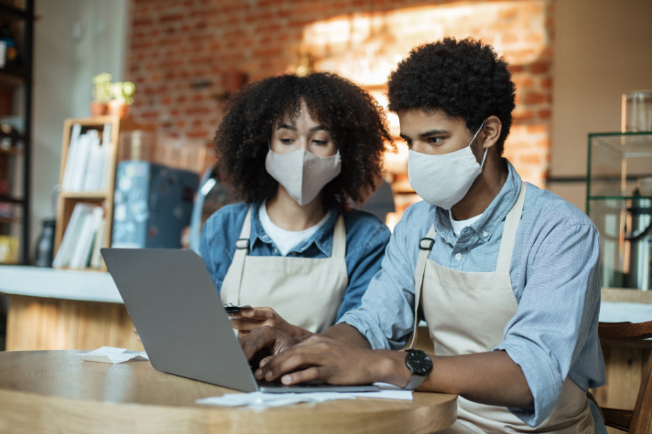 fot. Shutterstock Prezydent podpisał ustawę ws. pomocy branżowej dla firm tzw. tarczę 6.0