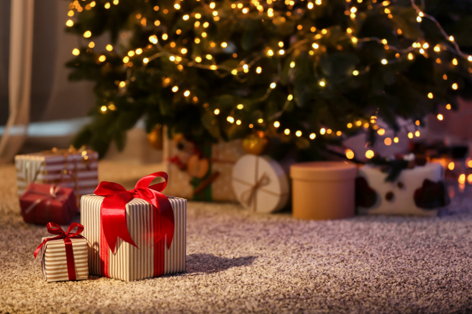 Na tegoroczne święta przeznaczymy średnio 522 zł, na prezenty 507 zł, fot. shutterstock Na tegoroczne święta przeznaczymy średnio 522 zł, na prezenty 507 zł (raport)