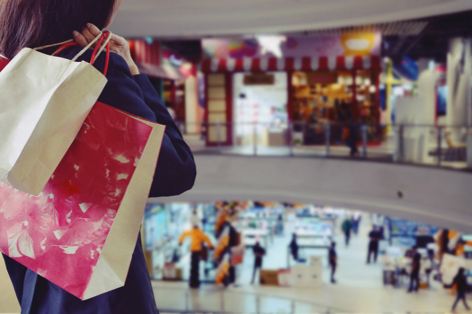 Przed świętami prawie połowa Polaków szuka promocji i wyprzedaży (raport) / fot. shutterstock Przed świętami prawie połowa Polaków szuka promocji i wyprzedaży (raport)