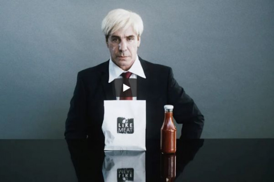 Till Lindemann fot. za LikeMeat/youtube Wokalista zespołu Rammstein w reklamie warzywnych burgerów (wideo)