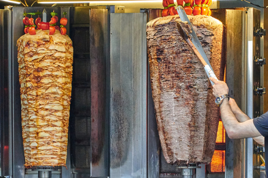 Jeden z zatrzymanych prowadził zakład, który był jednym z liderów sprzedaży mięsa na kebab na skalę europejską. fot. shutterstock Wielkopolska: Zatrzymano dużego producenta mięsa na kebab