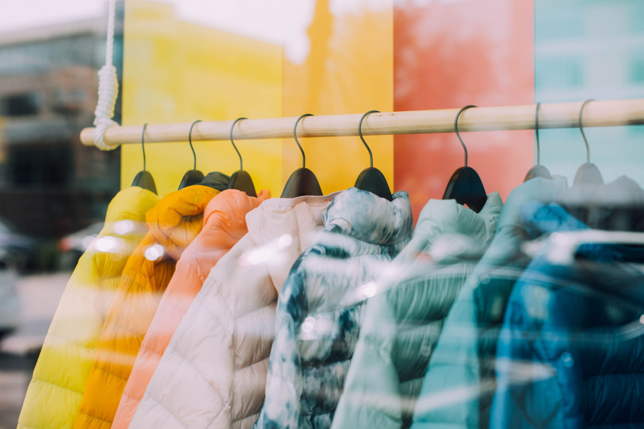 Sprzedaż ubrań i butów przez pandemię spadła o 6 mld zł; fot. unsplash.com Sprzedaż ubrań i butów przez pandemię spadła o 6 mld zł
