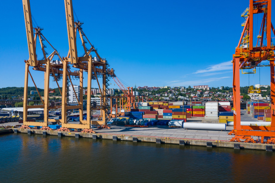 Port w Gdyni, fot. Curioso.Photography / Shutterstock.com W polskich portach przeładowano blisko 104 mln ton towarów