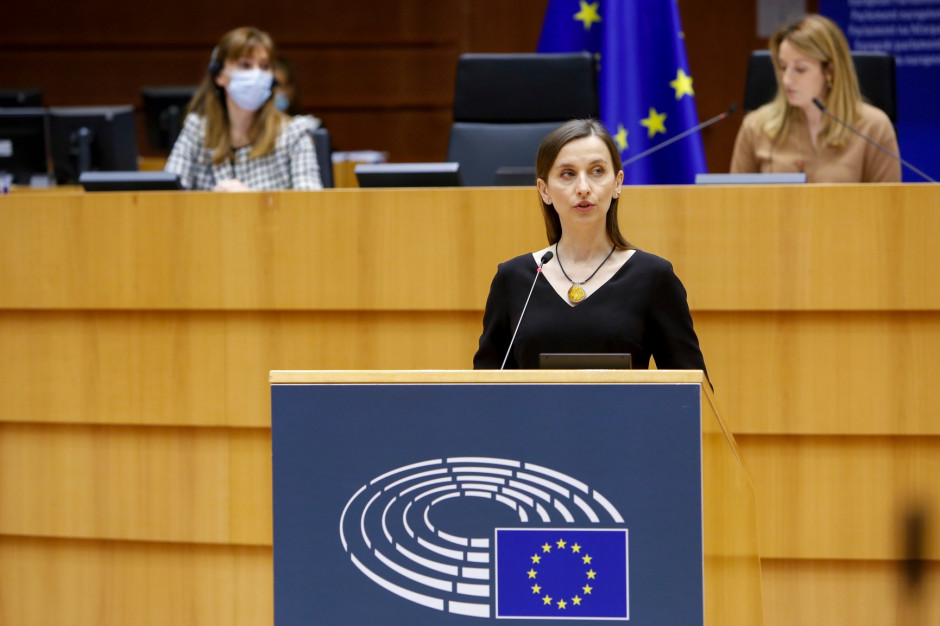Sylwia Spurek Europoseł Spurek chce zakazu reklamowania nabiału