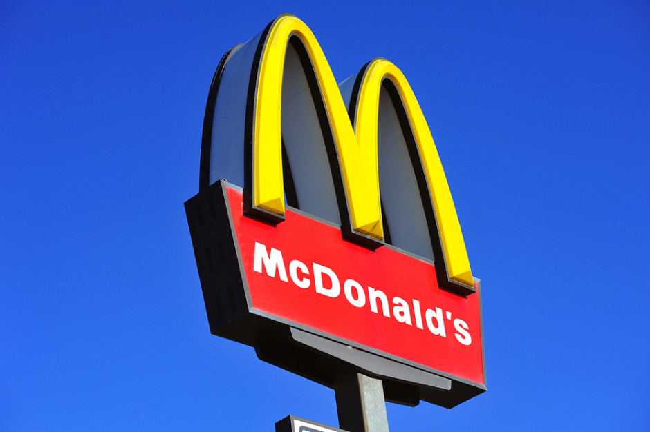 Charakterystyczne słupy z logo McDonalds znikną z krajobrazu Gdańska? fot. shutterstock Gdańsk: McDonald's będzie musiał usunąć słupy z logiem sieci?