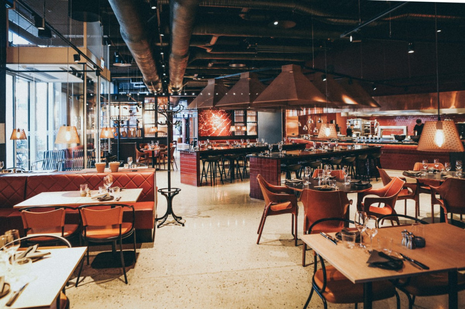 Rzym chce otworzyć restauracje wieczorem /fot. Unsplash Władze Rzymu proszą rząd o zgodę na funkcjonowanie restauracji także wieczorem