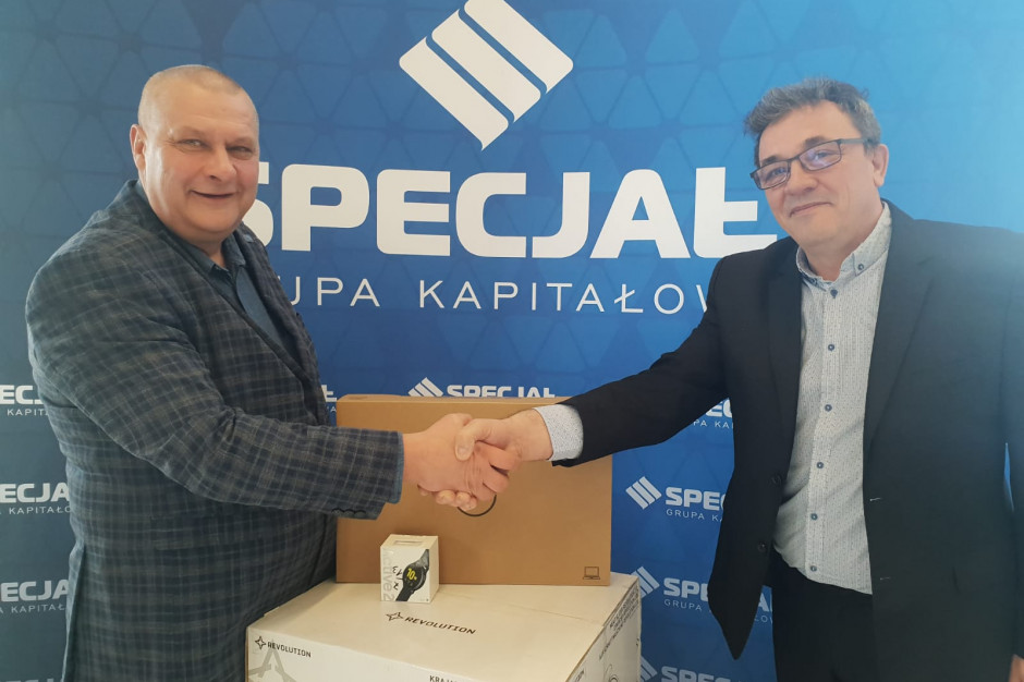 Sławomir Złamaniec, dyrektor oddziału Specjał Rzeszów, Ryszard Puchała, właściciel firmy Transfood, fot. materiały prasowe GK Specjał przyznaje nagrody swoim kontrahentom