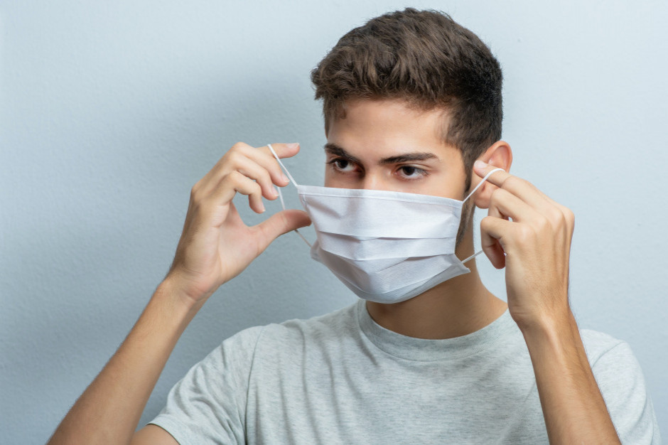 Od soboty nakaz zasłaniania ust i nosa przy pomocy maseczki; fot. shutterstock Od soboty nakaz zasłaniania ust i nosa przy pomocy maseczki