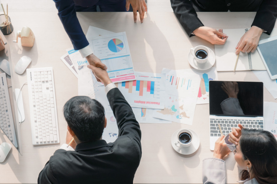 W 2020 r. fundusze private equity zainwestowały w niemal 40 spółek w Polsce, a łączna wartość inwestycji, dla których kwota transakcji została ujawniona wyniosła ok. 0,5 mld euro fot. Shutterstock Fundusze private equity nasiliły przejęcia w Polsce mimo pandemii