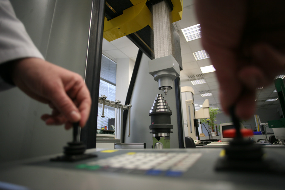 Nowe usługi, procesy i produkty wdrożyło w ostatnim roku 46 proc. polskich firm; 20 proc. deklaruje wprowadzenie innowacji na skalę kraju i świata - wynika z badania Europejskiego Banku Inwestycyjnego. fot. PTWP 46 proc. polskich firm wdrożyło w ostatnim roku nowe usługi i produkty
