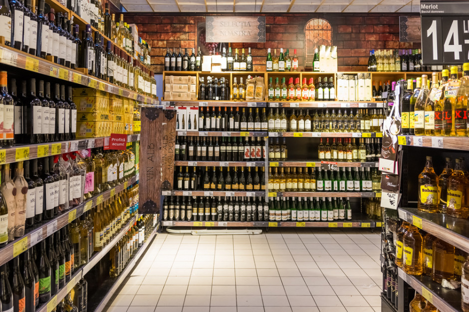 fot. Shutterstock Sprzedaż alkoholu. Jakie formalności trzeba spełnić, by zacząć biznes?