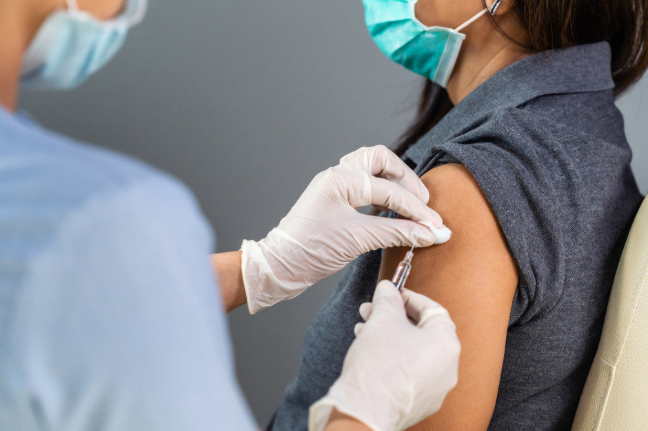 70 proc. firm chciałoby zaszczepić pracowników przeciw COVID-19; fot. shutterstock 70 proc. firm chciałoby zaszczepić pracowników przeciw COVID-19