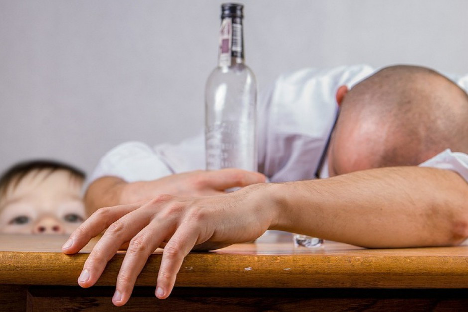 Legalne przymusowe lecznie alkoholizmu /fot. Pixabay Przymusowe leczenie skazanego uzależnionego od alkoholu - zgodne z konstytucją