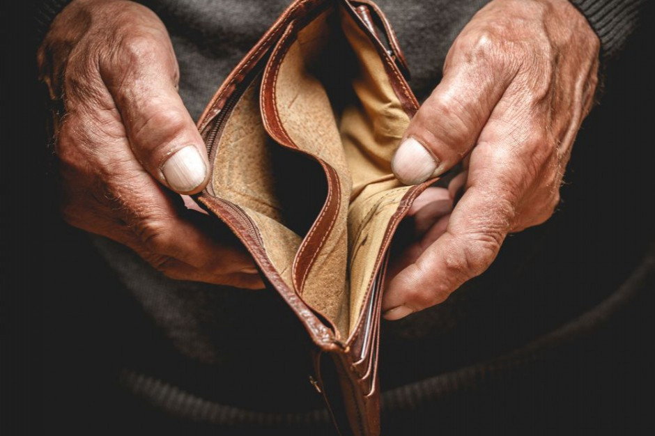 Firmy i konsumenci obrali strategię " na przetrwanie"/ fot. shutterstock Konsumenci i firmy obrali strategię