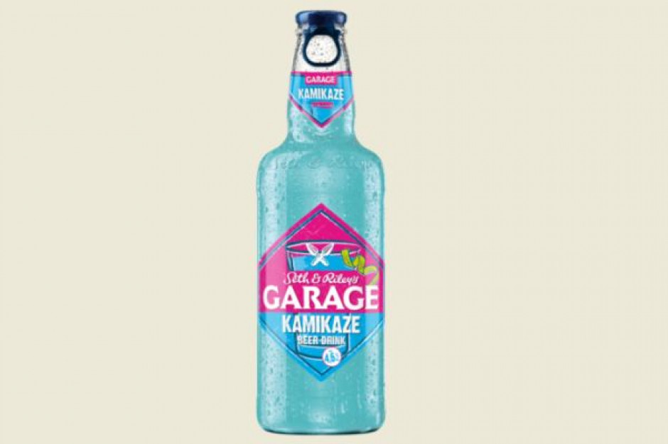 Garage Kamikaze to napój piwny o zawartości 4,6 proc. alkoholu, o smaku likieru Blue Curacao z limonką.fot. materiały prasowe Carlsberg Polska z nowym napojem piwnym dla młodych konsumentów