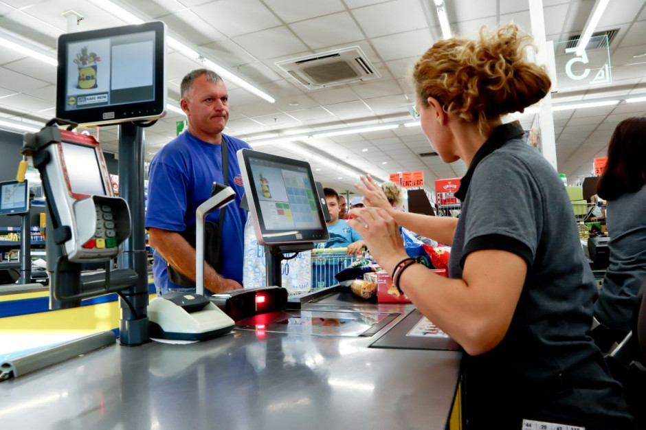 Lidl Polska podjął decyzję o uruchomieniu ponad 200 sklepów w systemie 24-godzinnym; fot. shutterstock.com Lidl: ponad 200 sklepów czynnych całą dobę