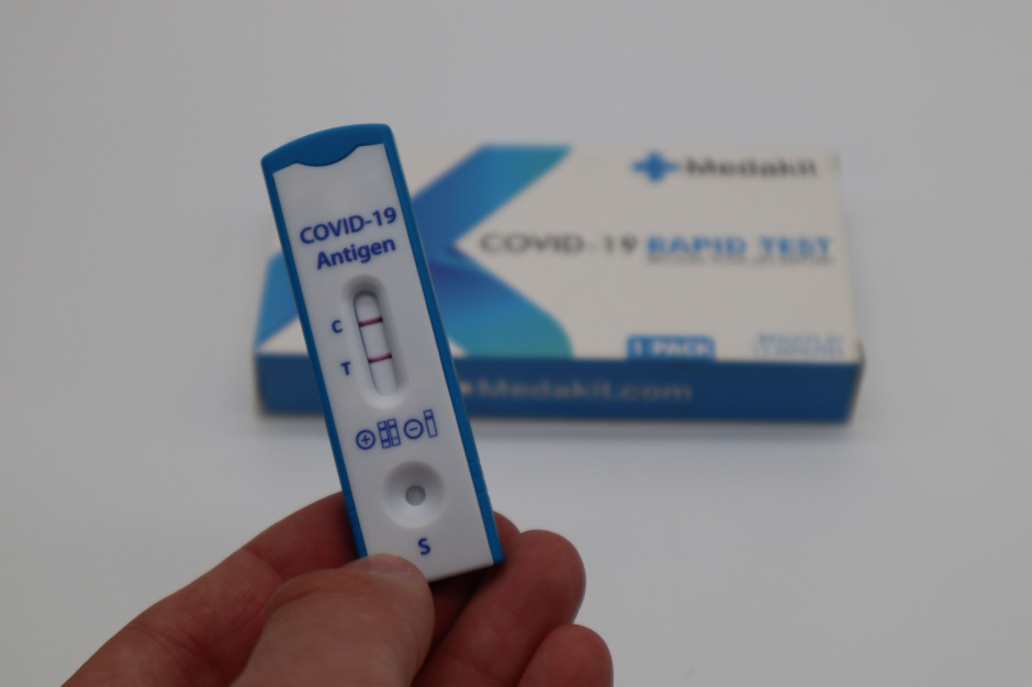 Kierowcy ciężarówek będą musieli robić testy po przyjeździe do UK; fot. unsplash.com Od 6.04 kierowcy ciężarówek muszą robić testy po przyjeździe do UK