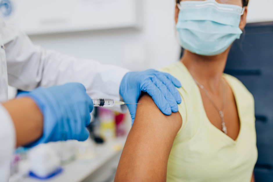 Do końca miesiąca precyzyjne zasady szczepień w zakładach pracy; fot. shutterstock Do końca miesiąca precyzyjne zasady szczepień w zakładach pracy
