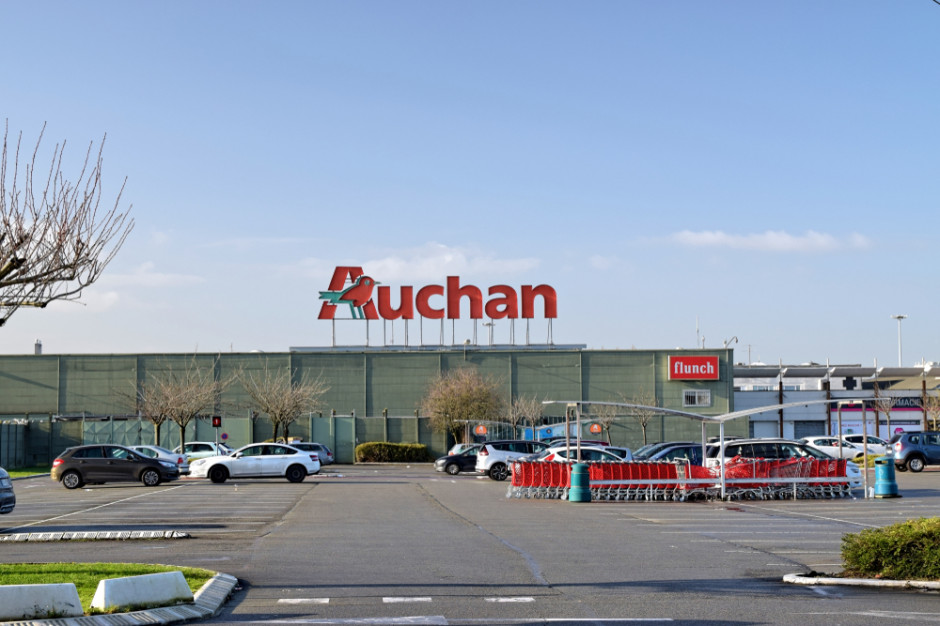 fot. Shutterstock Auchan wdraża usługę zdalnego rozłożenia płatności na raty
