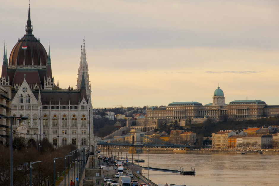 Dalsze łagodzenie restrykcji, w tym skrócenie godziny policyjnej, wejdzie w życie po zaszczepieniu na Węgrzech 4 mln osób. fot. unsplash Węgry chcą dalej łagodzić restrykcje