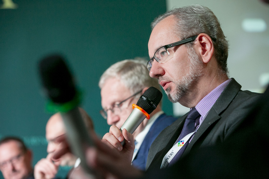 Przygotowujemy bardzo szczegółowy harmonogram luzowania obostrzeń na maj - poinformował minister Niedzielski. fot. PTWP Niedzielski: W maju przywrócimy działanie wielu sektorów