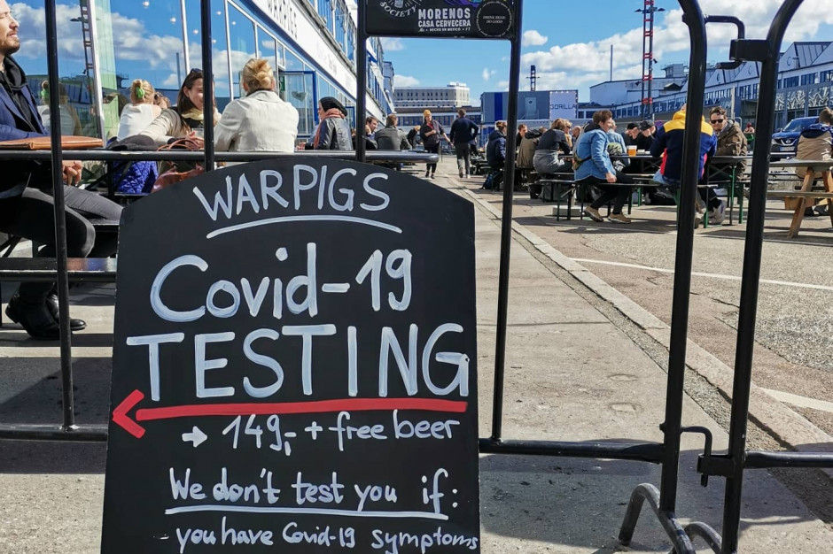Warpigs Brewpub oferuje klientom test na obecność covid-19 i piwo w oczekiwaniu na wynik. fot. fb/warpigsbrewpub Dania: Bar sprzedaje testy na Covid-19 razem z piwem