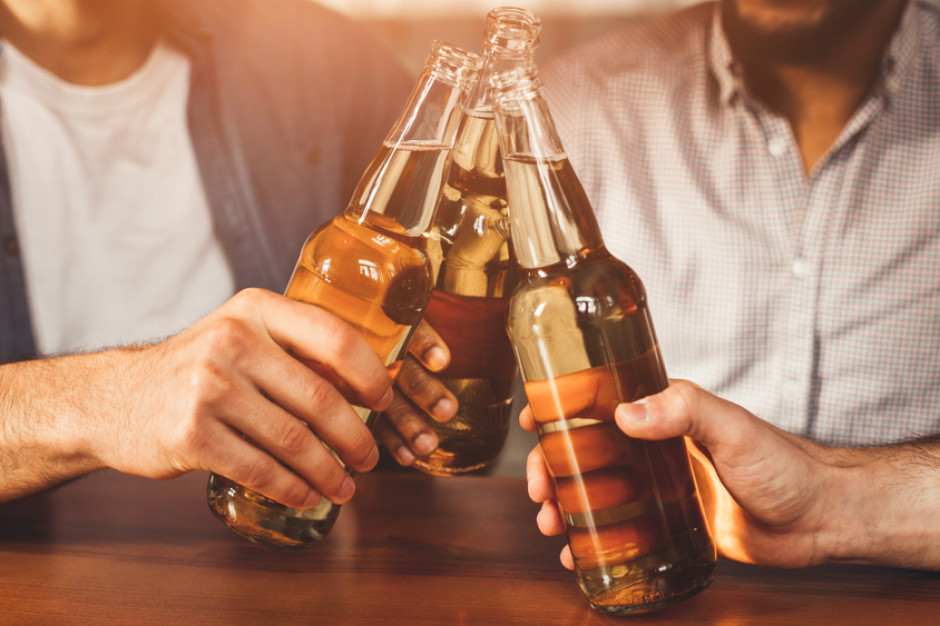 Lidl przed majówką sprzedaje piwo w promocji, fot. shutterstock 8 piw w cenie 4 - Lidl stawia na piwo przed majówką