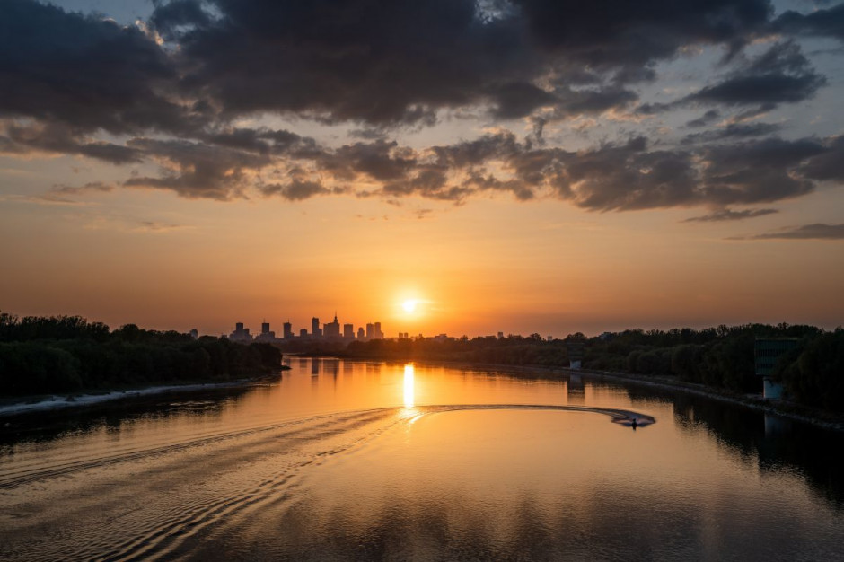 Propozycja zakazu picia alkoholu nad Wisłą; fot. unsplash.com Warszawa: będzie całkowity zakaz picia alkoholu nad Wisłą?