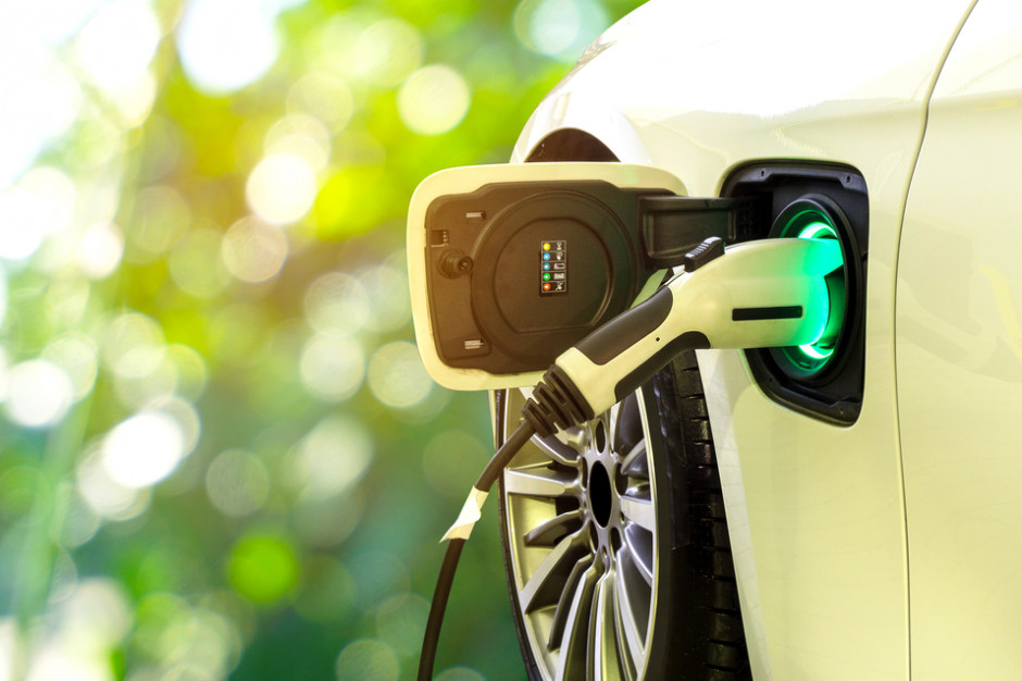 Auta elektryczne mają do dyspozycji więcej stacji paliw, fot. shutterstock Rozwija się infrastruktura dla aut elektrycznych