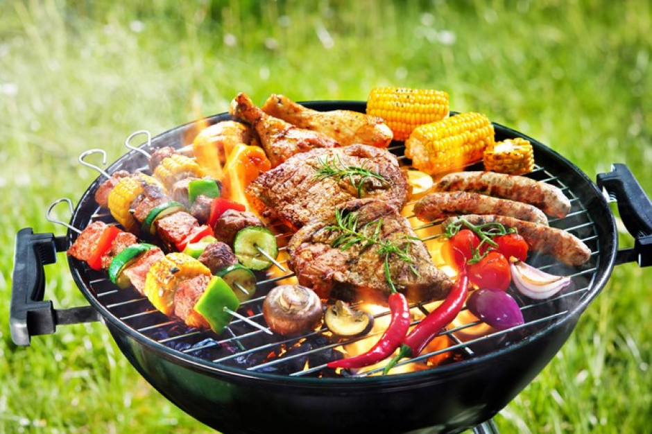 Majówka to czas rozpoczęcia sezonu grillowego, fot. shutterstock Carrefour z inspiracjami na grilla z różnych stron świata