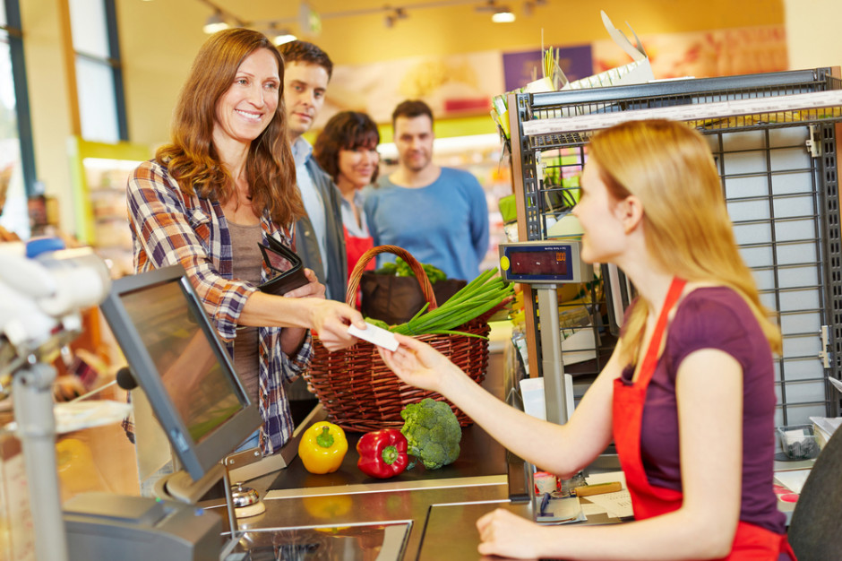 Polacy planują więcej wydawać w sklepach, fot. shutterstock Polacy planują więcej wydawać w sklepach
