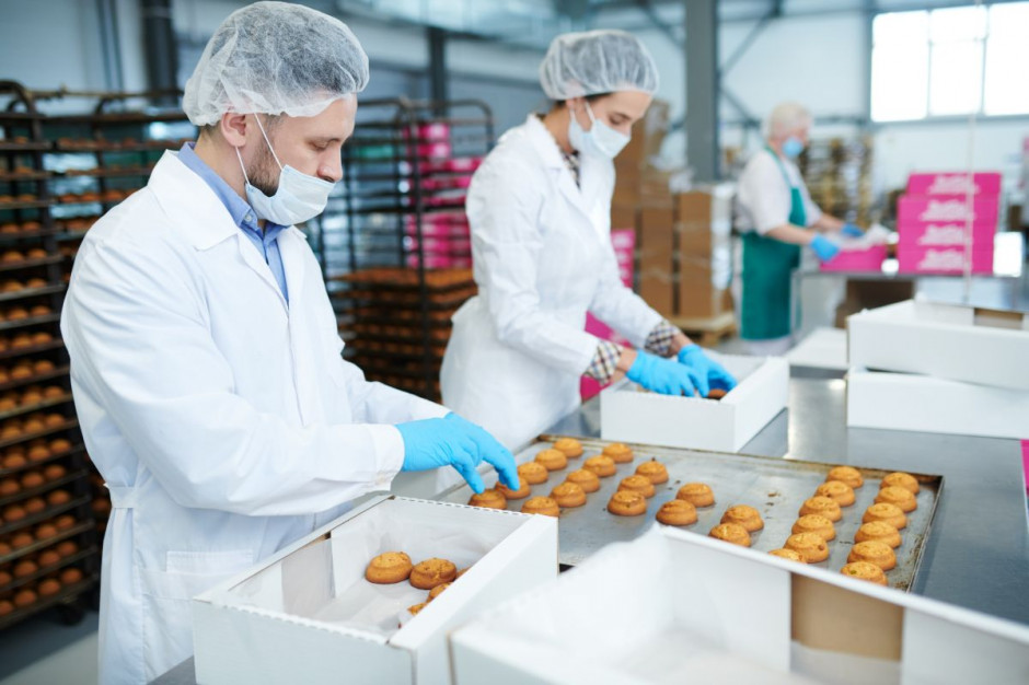 Przedstawiamy raport Banku Pekao SA we współpracy z Portalspozywczy.pl: Rok pandemii w branży spożywczej. Jak w kryzysie poradzili sobie polscy producenci żywności? Fot. shutterstock.com Branża spożywcza kontra pandemia. Raport Banku Pekao SA i Portalspozywczy.pl