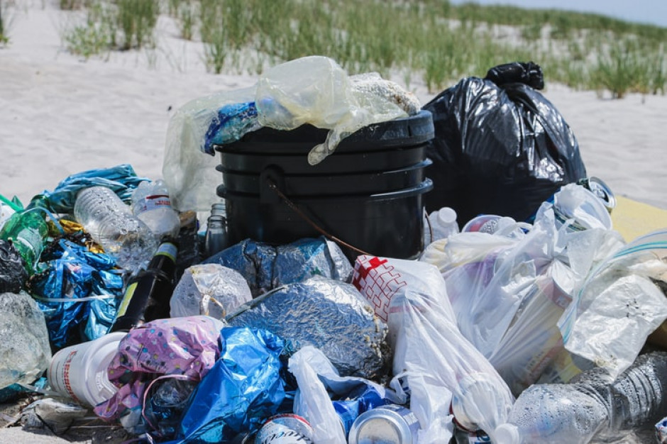 Polska jest trzecim co do wielkości odbiorcą odpadów plastikowych z Wielkiej Brytanii / fot. unsplash Odpady plastikowe z Wielkiej Brytanii wysyłane do Polski