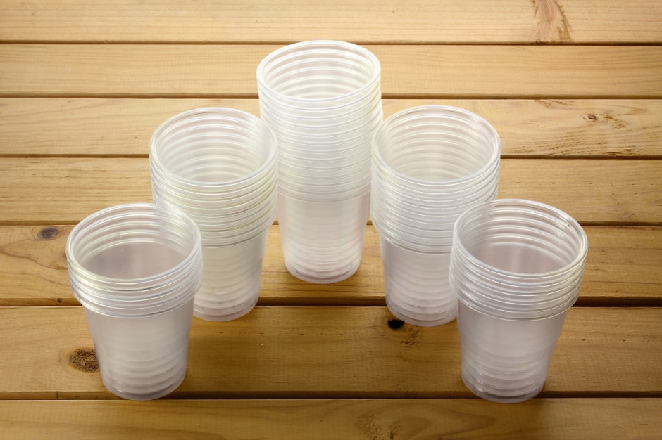 Przepisy dot. jednorazowych opakowań mogą wejść w życie później niż w lipcu/fot. shutterstock Przepisy dot. jednorazowych opakowań później niż zakładano