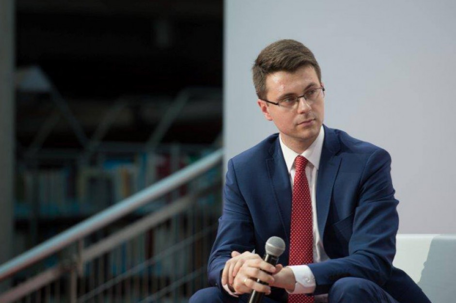 Piotr Müller: są możliwe pewne modyfikacje w sprawie luzowania obostrzeń Müller o modyfikacjach ws. luzowania obostrzeń, np. w sklepach