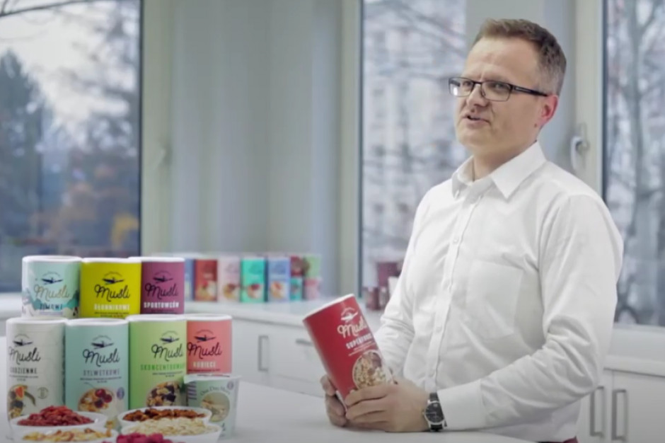 Dariusz Haraj, prezes firmy OneDayMore wskazuje, że firma zadebiutuje na rynku zamienników mięsa jeszcze w 2021 roku. fot. za YouTube OneDayMore wchodzi na rynek zamienników mięsa