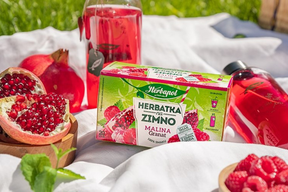 Herbapol-Lublin poszerzył portfolio herbatek typu cold brew o nowy smak, będący połączeniem maliny z owocem granatu. / fot. https://www.facebook.com/Herbapol.MaszToWNaturze Herbapol-Lublin poszerzył portfolio herbatek typu cold brew
