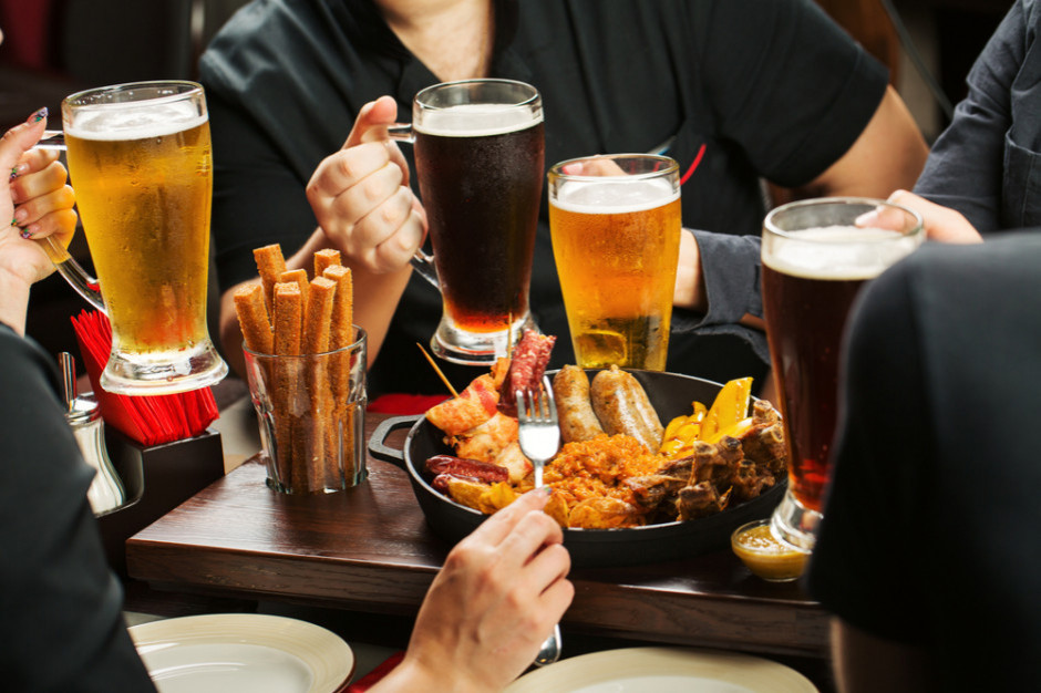 Od 28 maja restauracje mogą przyjmować gości w swoich wnętrzach. Jakie ma to znaczenie dla koncernów piwnych, wyjaśnia Magdalena Brzezińska, dyrektor ds. korporacyjnych w Grupie Żywiec. / fot. shutterstock Grupa Żywiec: otwarcie gastronomii to dla nas powrót do normalności