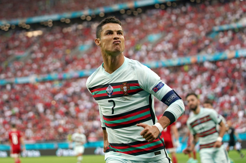 W Jakich Klubach Grał Cristiano Ronaldo Gest Ronaldo. Rysy na wizerunku Coca-Coli nie będą trwałe? - Napoje