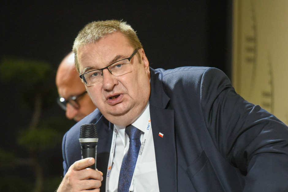 Wiceminister rolnictwa Szymon Giżyński poinformował, że resort przygląda się działaniom KE w zakresie chowu klatkowego. fot. PTWP MRiRW przygląda się działaniom KE w zakresie chowu klatkowego